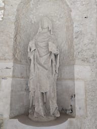 Statue à l'Aître St-Maclou